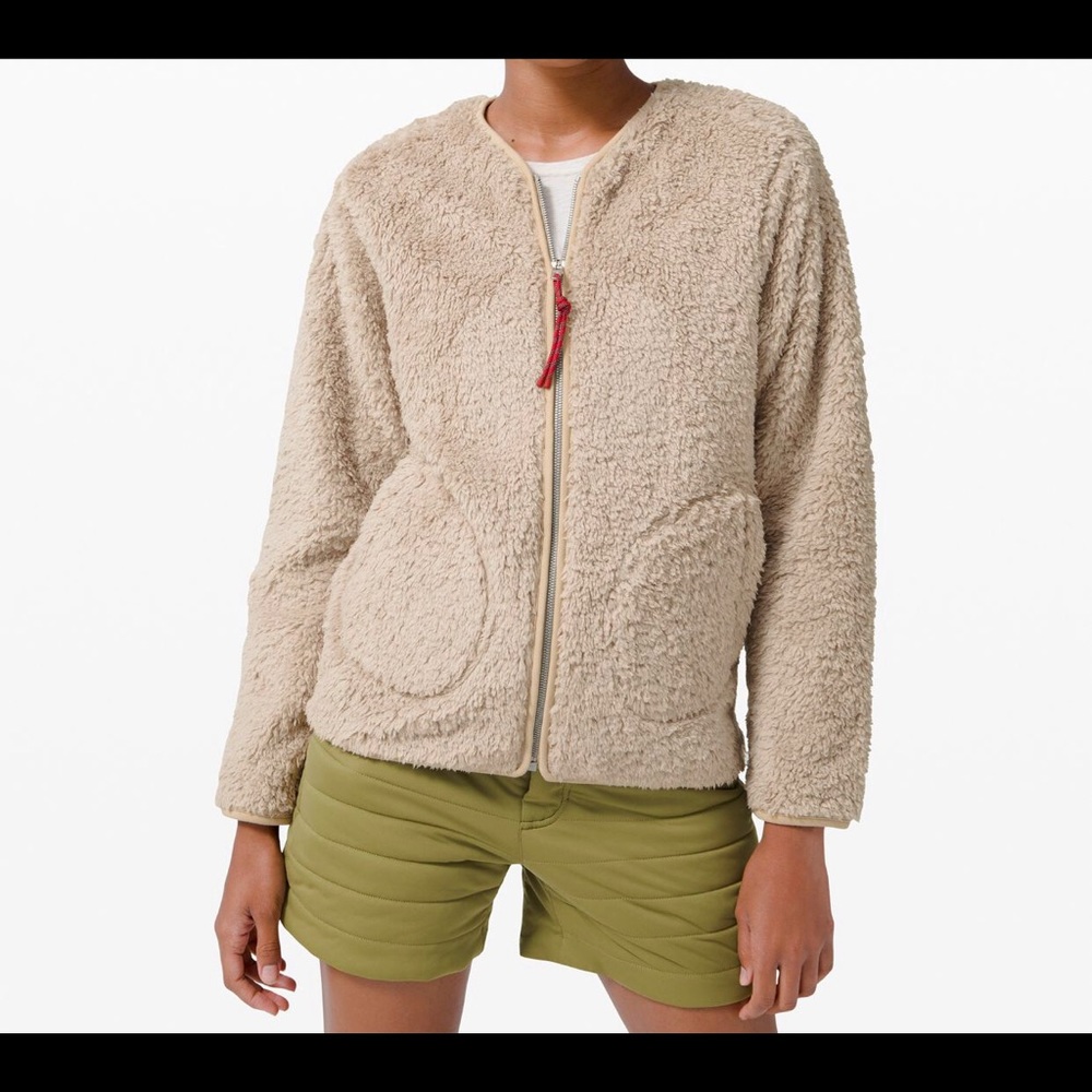 Oh So Sherpa Full Zip 168$. Never worn. Firm price